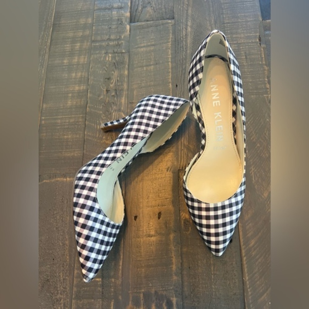 Anne Klein black and white heels size 8